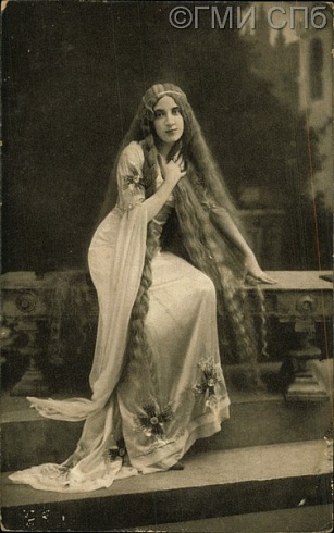 (Девушка с длинными волосами). 1900 - 1910-е
