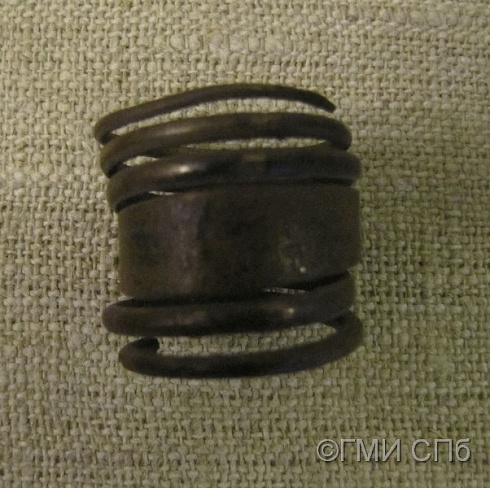 Перстень "усатый".   XI век