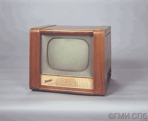 Приемник телевизионный «Рекорд» ламповый, черно-белого изображения. 1955