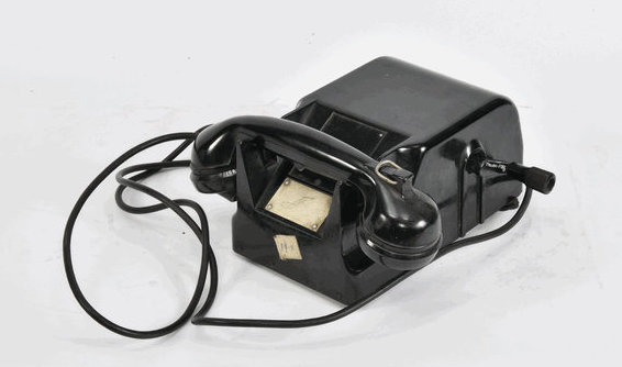 Аппарат телефонный системы ЦБ с индукторным вызовом, настольный. 1940