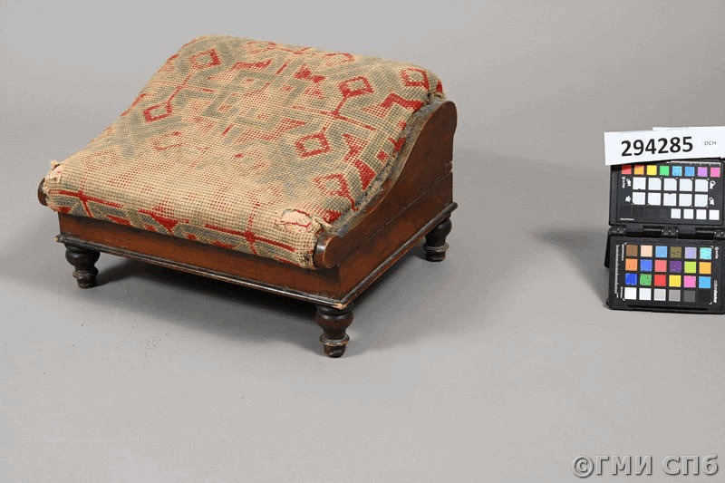 Скамеечка для ног. Середина XIX века