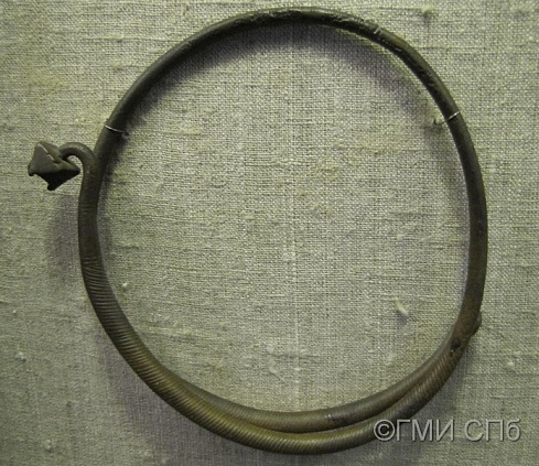 Гривна шейная (necklace) (глазовского типа) с гранчатой головкой.   X век