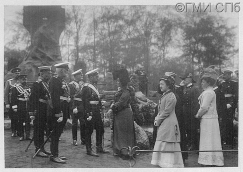 «К.Е. фон Ган и К° ».      Николай II на открытии памятника «Стерегущему».  10 мая 1911