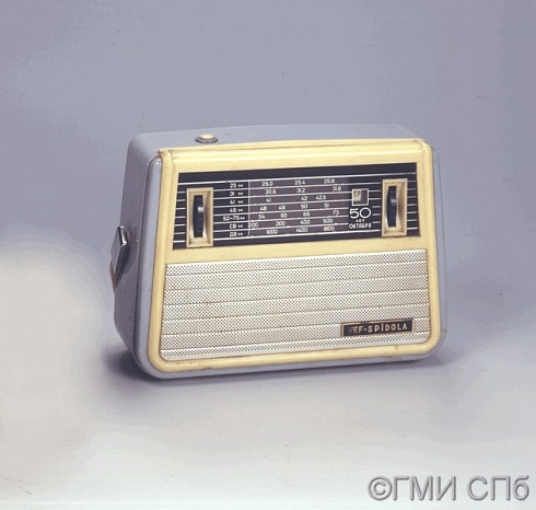 Приемник радиовещательный "Spidola" транзисторный переносной. 1960-е годы