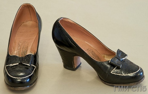 Туфли женские из лакированной кожи черного цвета. Середина 1950-х годов