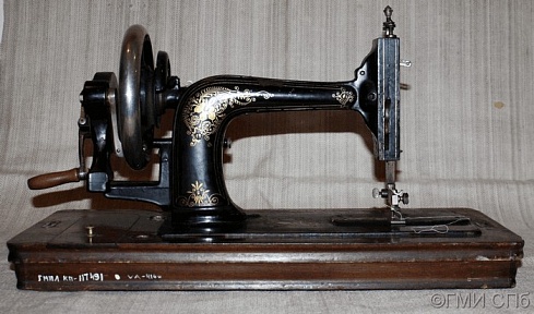 Машина швейная двухниточного челночного стежка с ручным проводом «Оригинал Кайзер». 1880-е  годы