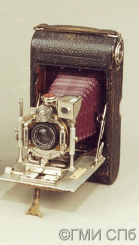 Фотоаппарат «Lloyd» складной в футляре. Начало ХХ века