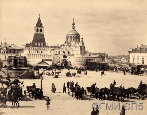 Россия. Москва. Лубянская площадь. Вид в сторону Китайгородской стены и Владимирских ворот. 1860-е  годы