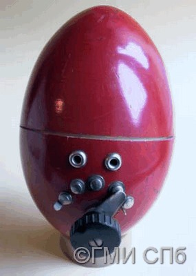 Радиоприемник в форме пасхального яйца.  1920-1930-е годы