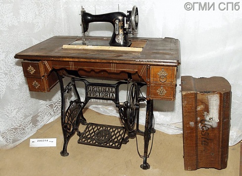 Машина швейная челночного стежка,  семейно-бытового назначения, прямострочная, с ножным приводом "ORIGINAL VICTORIA". Конец XIX века -1900-е  годы