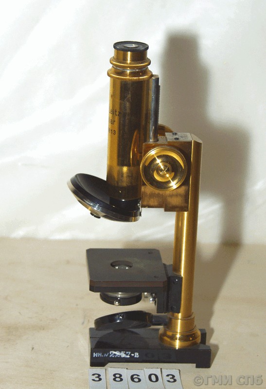 Походный микроскоп. Начало XX века