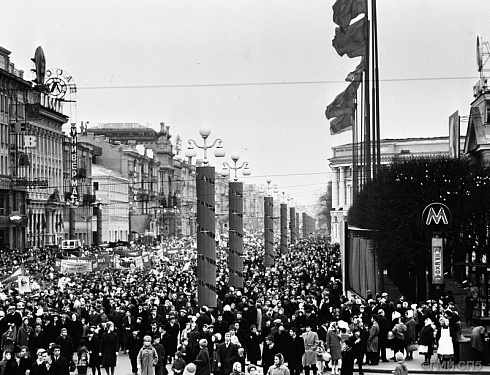 Ленинград в дни празднования 50-летия Октября. Невский проспект. 7.11.1967