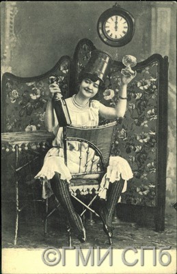 Женщина, сидящая на стуле.  Начало  ХХ века