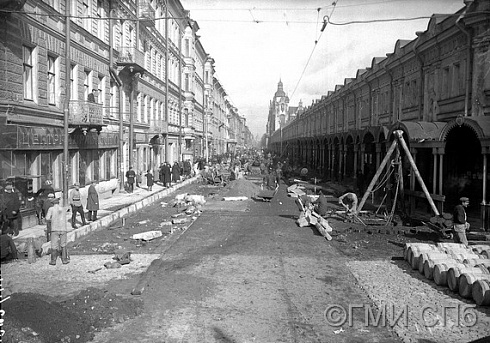 Дорожные работы на проспекте Майорова.  1920-е  годы