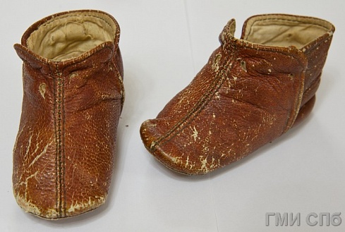Туфли детские («пинетки») из кожи коричневого цвета. 1900-е годы