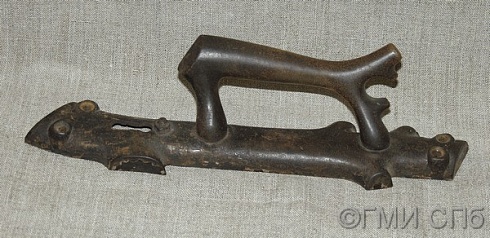 Ручка дверная, типа скобы, на накладке. 1870-1880-е годы