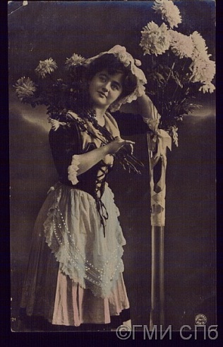  [Девушка с хризантемами]. 1907 