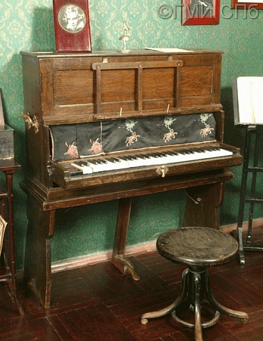 Пианино портативное, складное.   Конец XIX века
