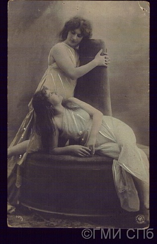 [Две девушки]. 1906 
