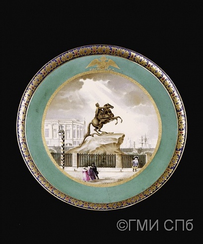 Блюдо декоративное с изображением памятника Петру I на Сенатской  площади.  1830 - 1840-е годы