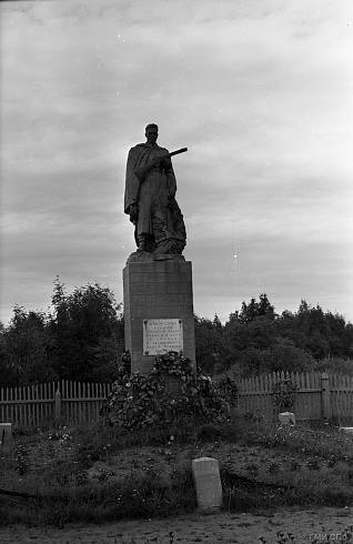 Памятник партизанам Великой Отечественной войны в г.Петрокрепость. 1960