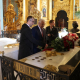 Вице-губернаторы Б.М.Пиотровский и О.Н.Эргашев возлагают цветы к могиле Петра Великого в Петропавловском соборе